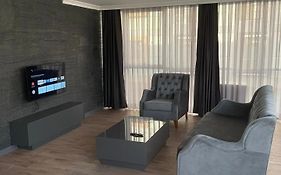 Dolce Comfort Suites Hotel